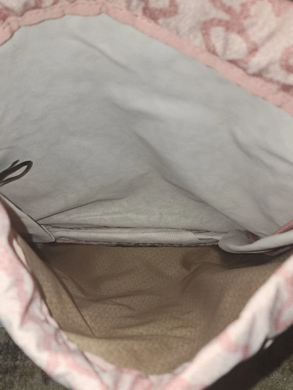 Tous Kaos New Colores Pink Patterned Backpack with Bear Charm. EUC. 33×38×6